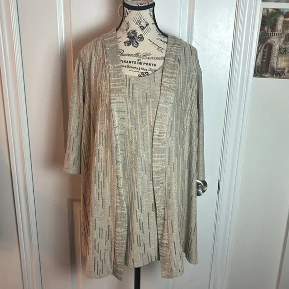 LAURA PLUS Matching Tunic Tank and Cardigan Set - Picture 2 of 11